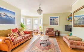 Host & Stay - Cabbell Towers